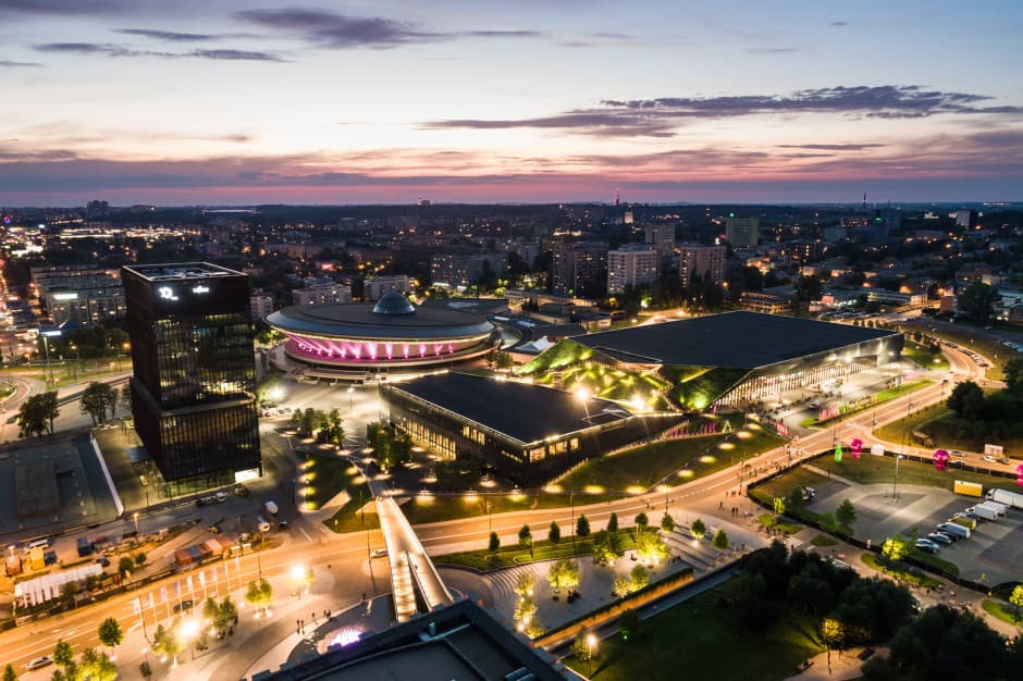 Międzynarodowe Centrum Kongresowe i Spodek w Katowicach wieczorem
